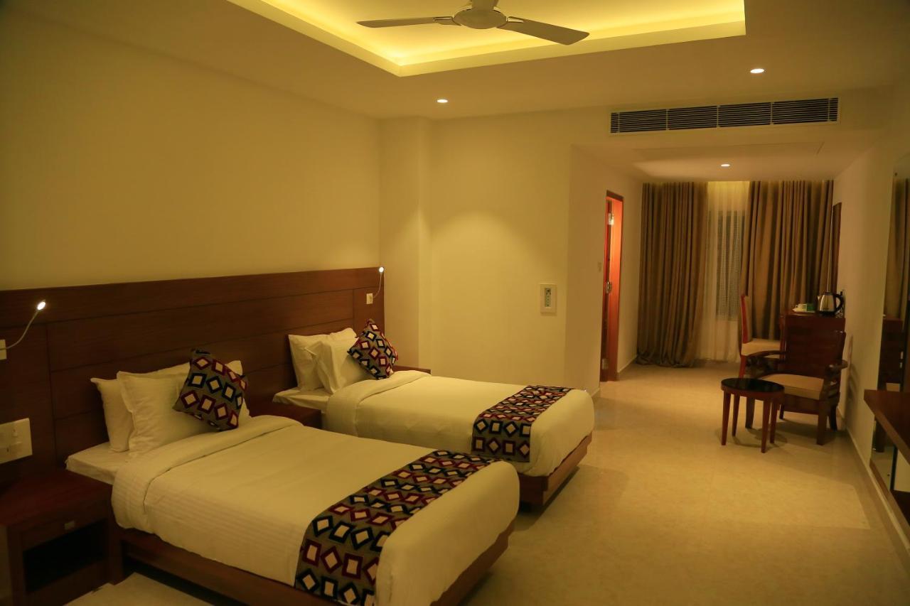 Hotel Victoria International Kattappana 外观 照片