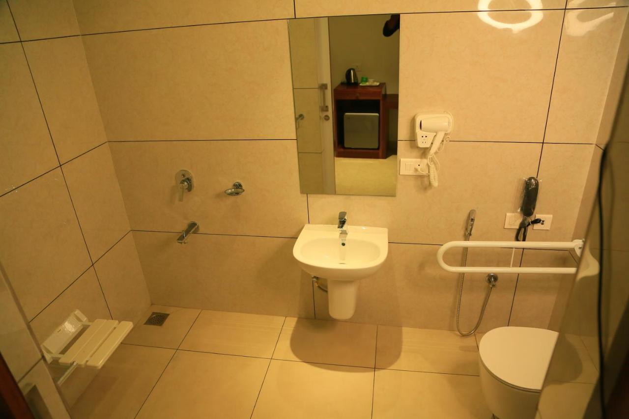Hotel Victoria International Kattappana 外观 照片